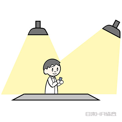 角度を変えただけ「手元暗い」をなくす化