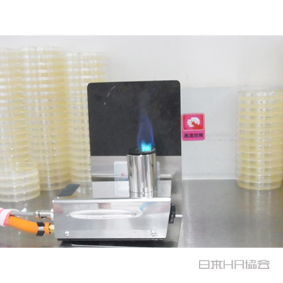 黒スクリーンで炎がハッキリ