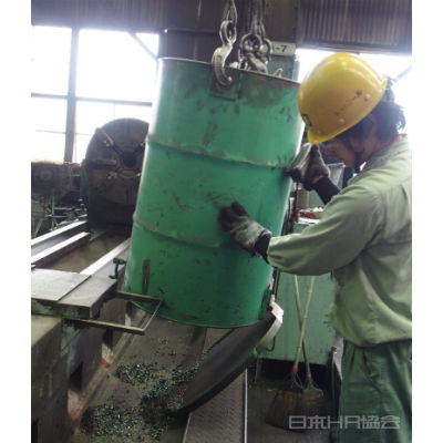 底蓋式にして切粉の移動を安全化