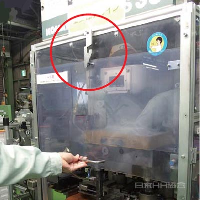 上げるだけ自動留め具